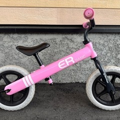 足蹴りバイク キックバイク 
西松屋の画像