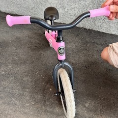 足蹴りバイク キックバイク 
西松屋の画像