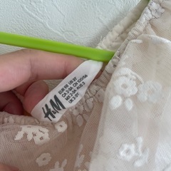 H&M 子供服 フラワー刺繍 ノースリーブワンピース の画像