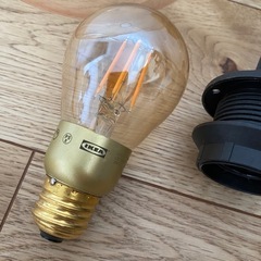 IKEA 照明　電球付きの画像
