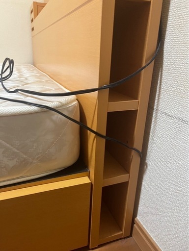 セミダブルベッド　ライト　コンセント付き