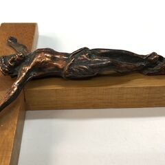 JME075S)★大特価★ヨーロッパ雑貨 十字架張付 アンティーク小物/飾り 重量162ｇ 　幅：約16cm 高さ：約25cm  中古品【取りに来られる方限定】の画像