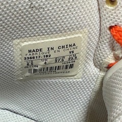 NIKEハイカット23.5シューズレディースオレンジ色 ナイキの画像