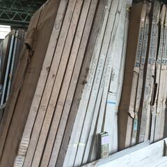 大量の新品建具、値段は要相談の画像