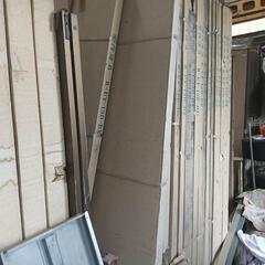 大量の新品建具、値段は要相談の画像