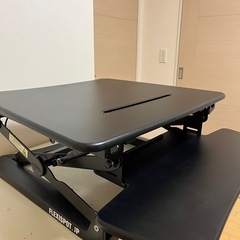 FLEXISPOTのスタンディングデスクの画像