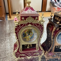 ディズニープリンセスプレミアムゴージャススイングクロックver、2アンティーク風装飾時計2個セットの画像