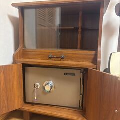 金庫つき棚の画像