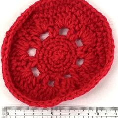 【現品限り】手編みのアクリルたわし - 赤色２点セット【ハンドメイド】の画像