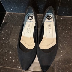 ブラック パンプス ローヒール
