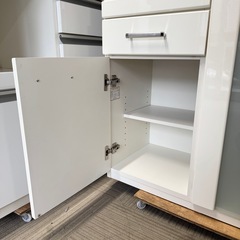 【美品‼️】ニトリ 120cm幅ミドルレンジボード キッチンカウンター 食器棚 収納家具 鏡面仕上げホワイト♪の画像