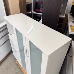 【美品‼️】ニトリ 120cm幅ミドルレンジボード キッチンカウンター 食器棚 収納家具 鏡面仕上げホワイト♪の画像