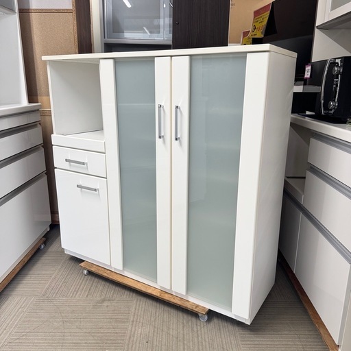 【美品‼️】ニトリ 120cm幅ミドルレンジボード キッチンカウンター 食器棚 収納家具 鏡面仕上げホワイト♪