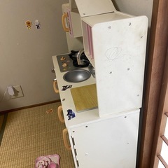 ピンク　木製　おままごとキッチン の画像