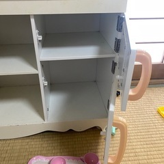 ピンク　木製　おままごとキッチン の画像