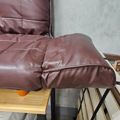 リサイクルショップどりーむ天保山店　No2880　リクライニングローソファ　合皮　ブラウン　背もたれ・肘置きリクライニングできます♪　現状品販売の画像
