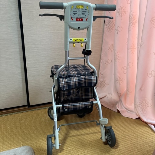 【美品】シルバーカー　サンフィール　ショッピング　青チェック　ブレーキ付き　座面あり　折りたたみ可能