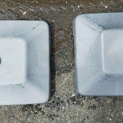 △ 洗濯物干し台の土台 土台のみ 高さ 15cm 幅 40cm 奥行 31cm  擦れ深い傷汚れ有り 現状渡しの画像