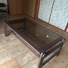 ガラステーブルの画像