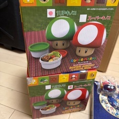 マリオ　キノコ型お弁当箱　ドラクエ時計スライムの置物の画像