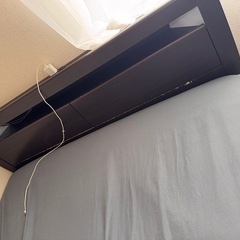 ダブルベッドフレームの画像