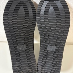 美品！！【レディース EEEE 黒 花ワンポイント付き】の画像