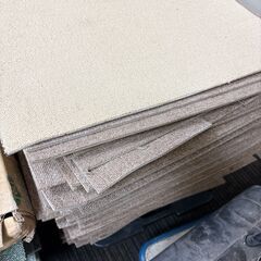 汚れ多め はぎれ含み タイル カーペット ブラウン ベージュ系 50㎝×50㎝ 約70枚の画像