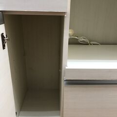 ★リユースのサカイ春日部店★KJ10616 土井インテリア 食器棚  H181×W88×D45 クリーニング済みの画像