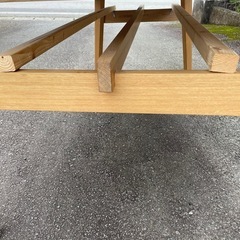 ダイニングテーブルの画像