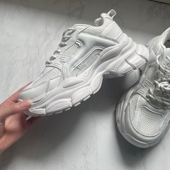 スニーカー 厚底 白の画像