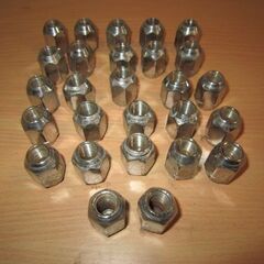 中古　ホイールナット　２７個　⑰の画像