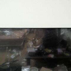 壊れているテレビの画像