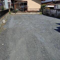 クレーン車やトラック等の駐車場
