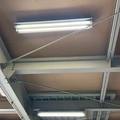 LED蛍光灯が21本、全身姿見 鏡 とブラインド、の画像