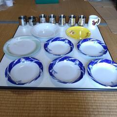 食器よりどりの画像