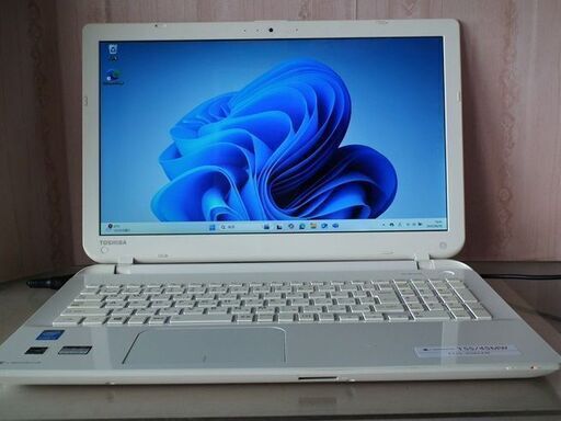【東芝Dynabook Ｔ５５／４５ＭＷ SSD240GB搭載WIN11/Core-i3/ﾒﾓﾘ8GB/Office365】