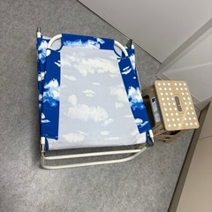 サマーベッドと折り畳み椅子セットの画像