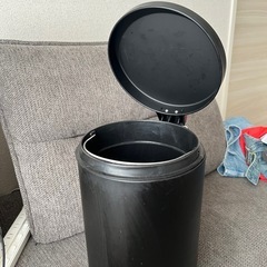 ゴミ箱(足踏みペダル付き)の画像