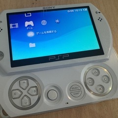 [値下げしました]PSPgo本体 充電器付きの画像