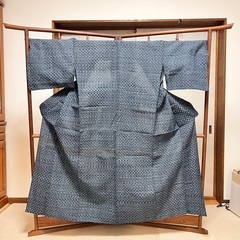 男性用 小紋柄の浴衣 紺色の絣柄（かすりがら）
