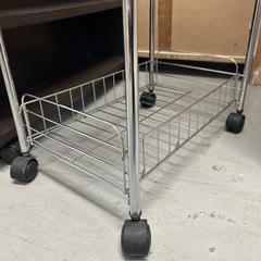 ステンレスのキッチンワゴン/カゴ付きの画像