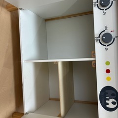 韓国っぽい木製キッチンとおままごとセットの画像