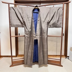 美品 大島 男性用 着物 薄茶 紺色 身長165cm前後の画像