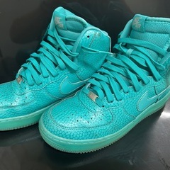 Nike Air Force 1 グリーン　PRM 26.5の画像