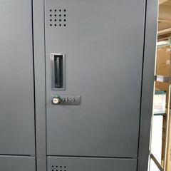 TN064 更衣室ロッカー OAスチールロッカー 3連4段12人用 ダイヤル錠（4桁・同番仕様） ブラック 幅900×奥行515×高さ1790mm 1台の画像
