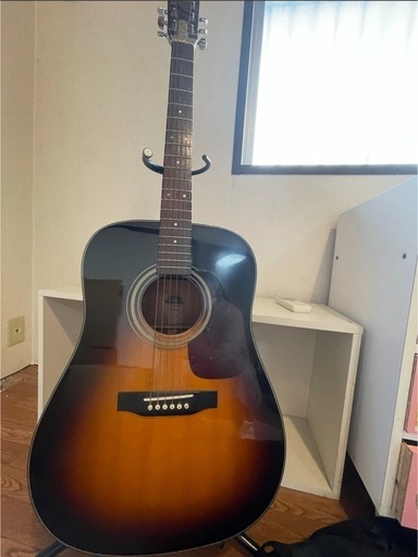 モーリスのアコースティクギター MD-256。