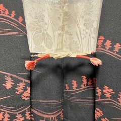 着物 羽織 黒色 紅色 木立柄の画像