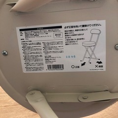 テーブル➕折りたたみチェア2脚の画像