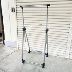 折りたたみ 高さ伸縮型パイプハンガー ハンガーラック ワードロー...