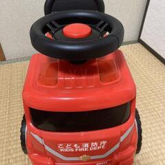 乗って遊ぶ　消防車